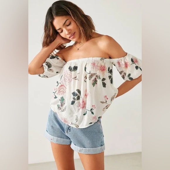 NWT Urban Outfitters Kimchi Blue Pia Floral Off-the-Shoulder Top - Small - Picture 1 of 10